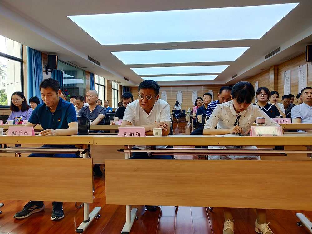 屯溪城建投公司黨支部參加黃山市“小個?！秉h組織“啟航新征程 永遠跟黨走”主題宣講暨成果展活動
